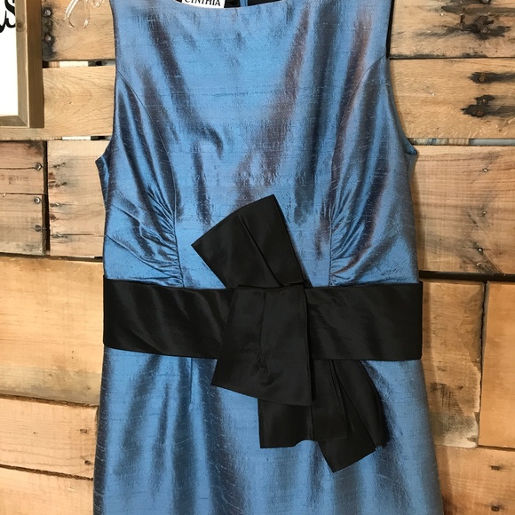 Kay Unger knee-length formal sheath dress with bow - Picture 3 of 5